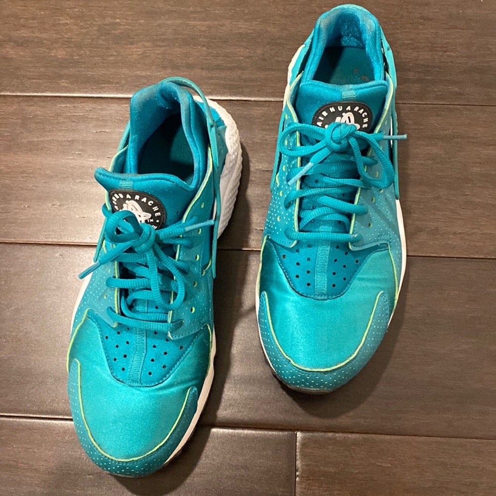 Turquoise Nike Huarache Run Sneakers